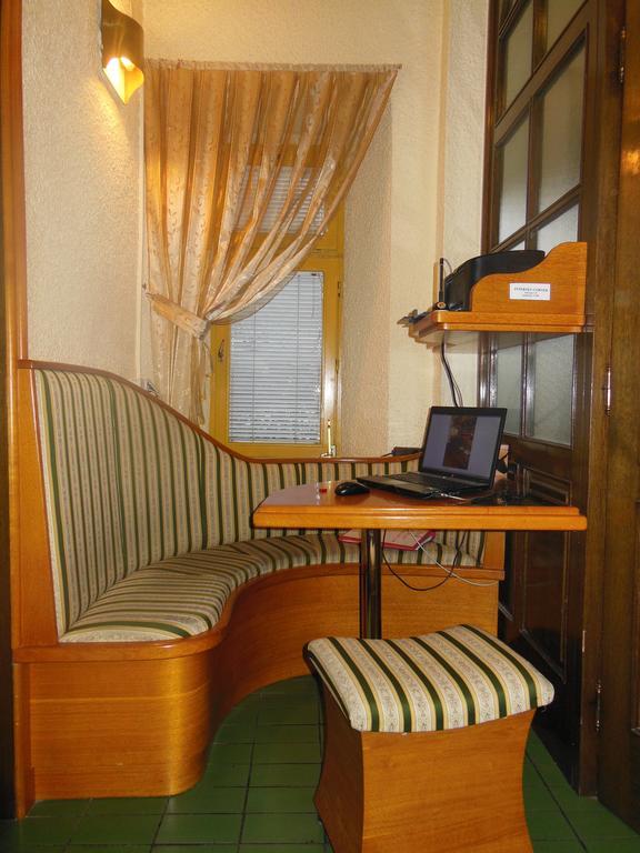 Hotel Pri Belokranjcu โนโวเมสโต ภายนอก รูปภาพ